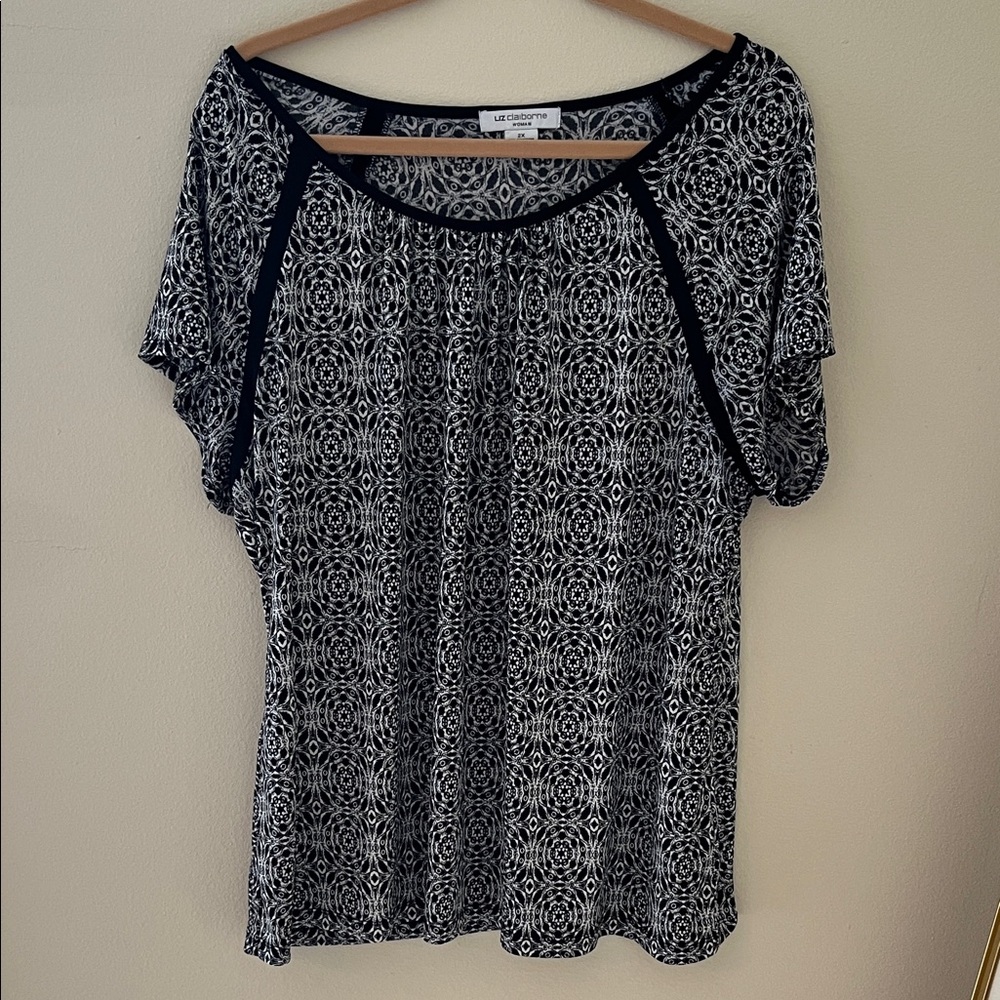 Liz Claiborne Black and White Patterned Blouse